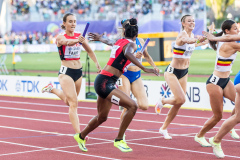 Annina Fahr and Yasmin Giger of Switzerland at the last exchange in the womens 4 x 400 m final at the World Athletics Championships Oregon 22 in Eugene, on Sunday, July 24, 2022